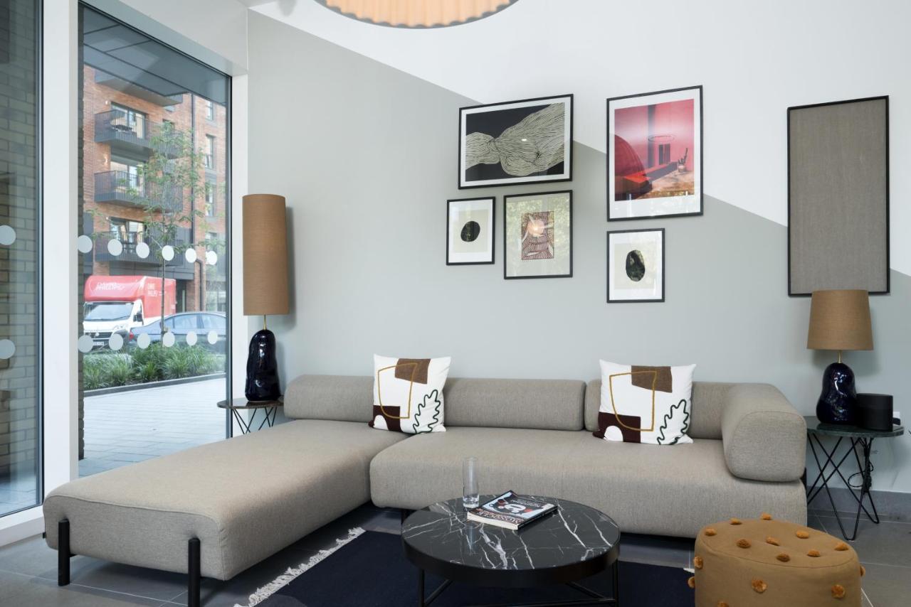 Modern Studios And Apartments At Barking Wharf In London Luaran gambar