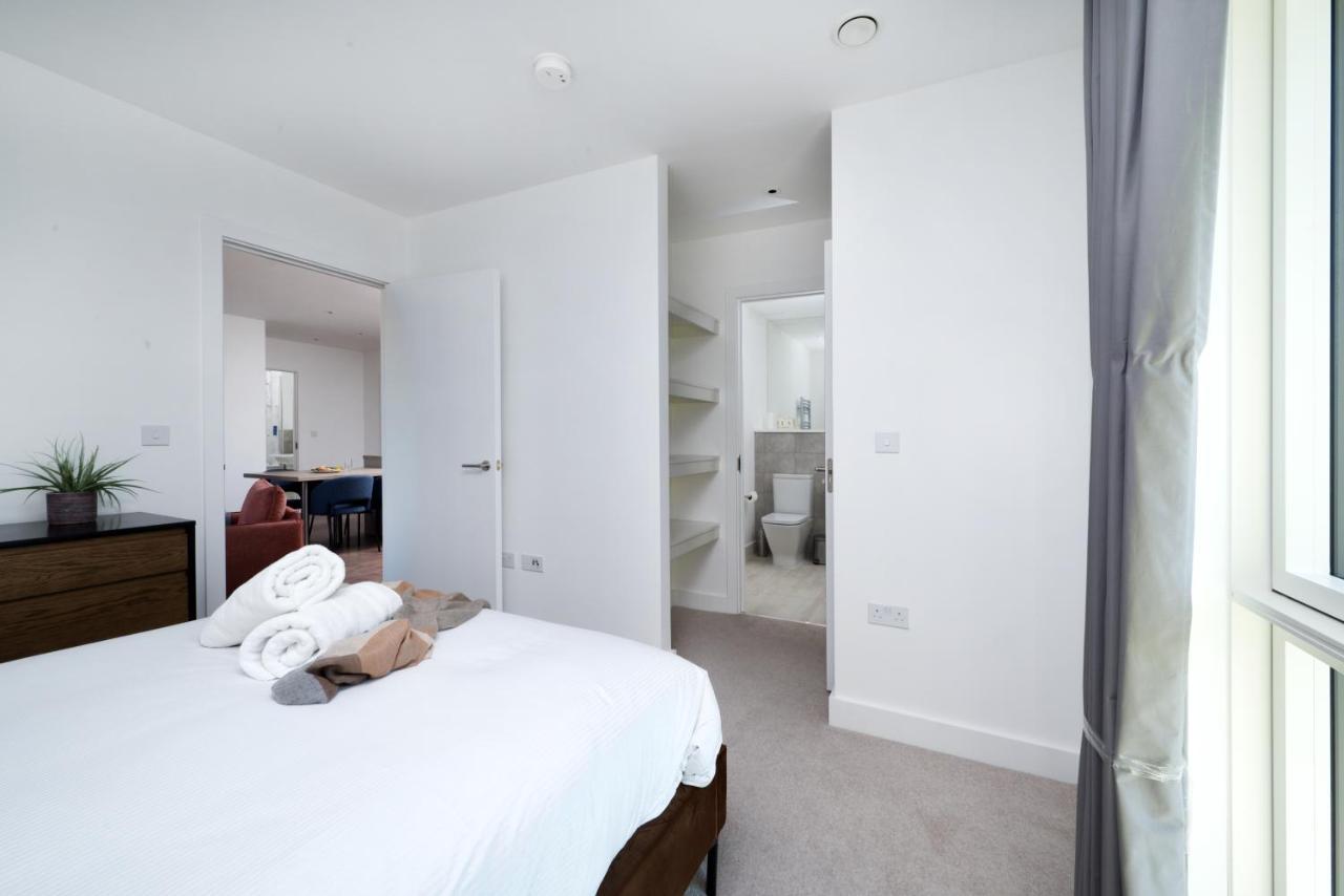 Modern Studios And Apartments At Barking Wharf In London Luaran gambar