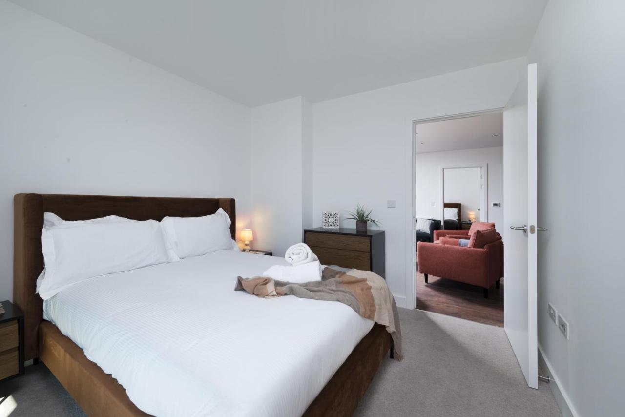 Modern Studios And Apartments At Barking Wharf In London Luaran gambar