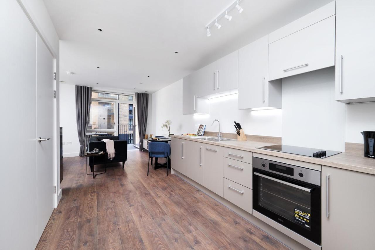 Modern Studios And Apartments At Barking Wharf In London Luaran gambar