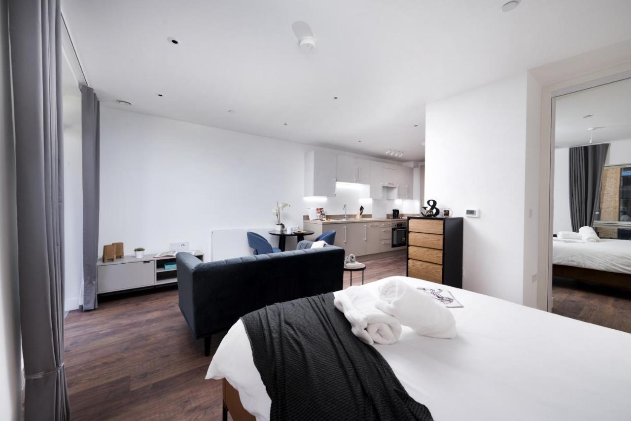 Modern Studios And Apartments At Barking Wharf In London Luaran gambar