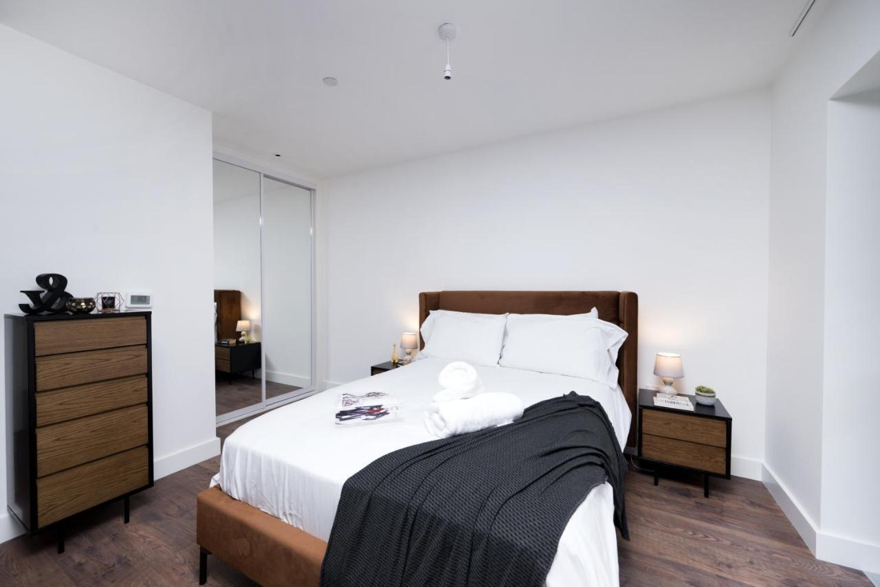 Modern Studios And Apartments At Barking Wharf In London Luaran gambar