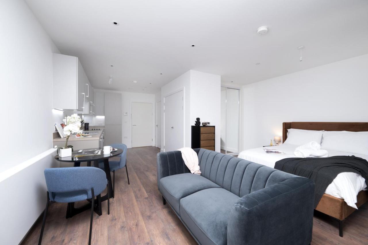 Modern Studios And Apartments At Barking Wharf In London Luaran gambar